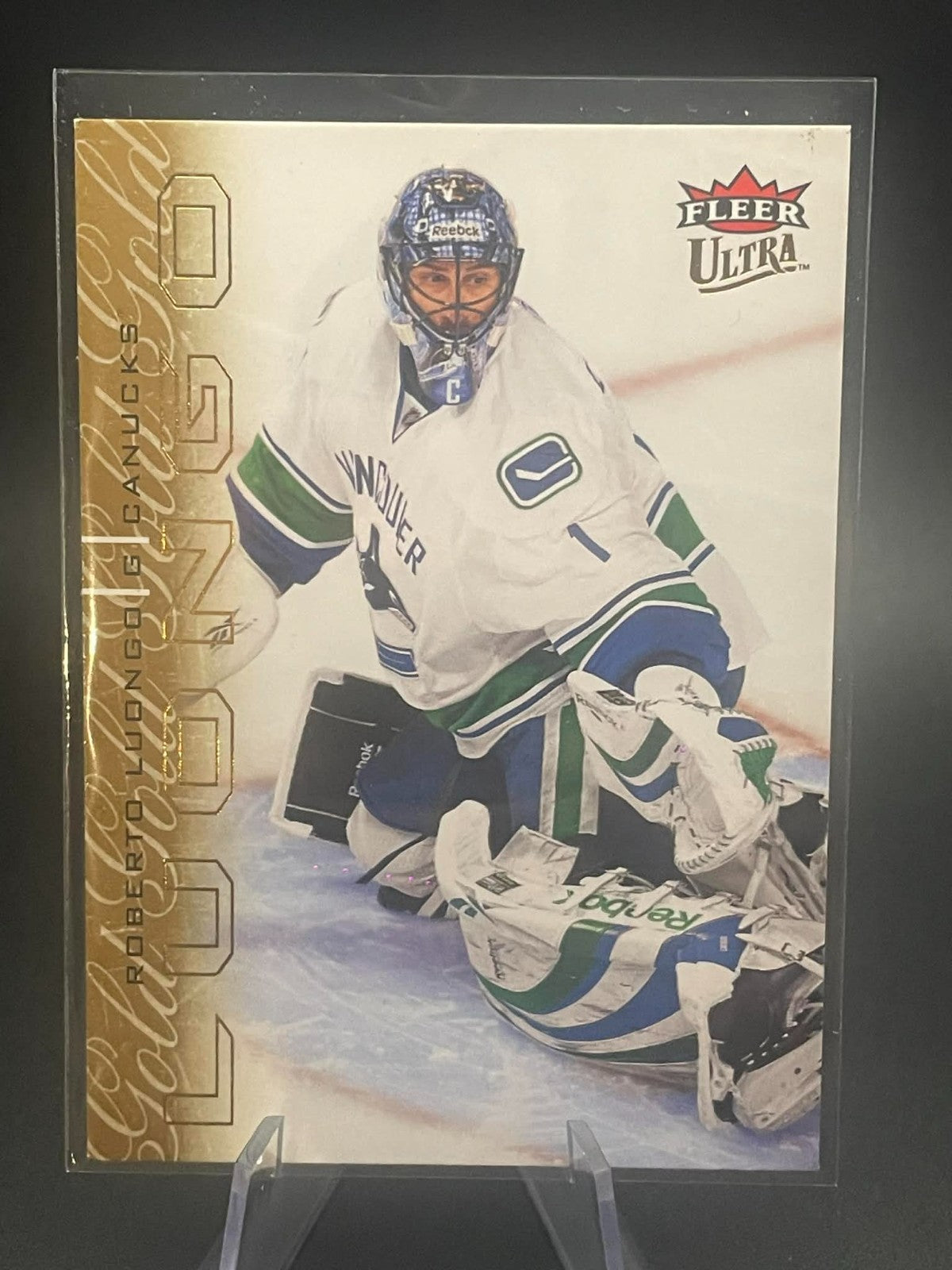 2009-10 Ultra Gold Medallion Roberto Luongo Vancouver Canucks #144 REF I