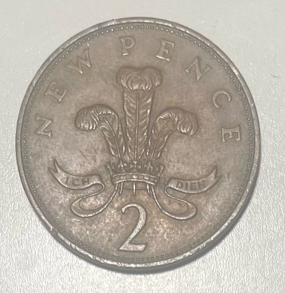 Vintage 1978 2 New Pence Great Britian UK Coin Queen Elizabeth Good Shape REF I