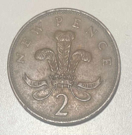 Vintage 1978 2 New Pence Great Britian UK Coin Queen Elizabeth Good Shape REF I