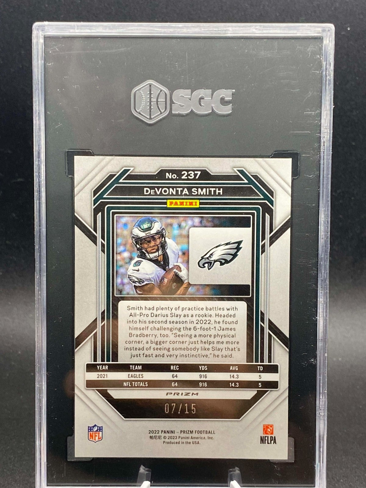 2022 PANINI PRIZM #237 DEVONTA SMITH NO HUDDLE PINK /15 SGC 10