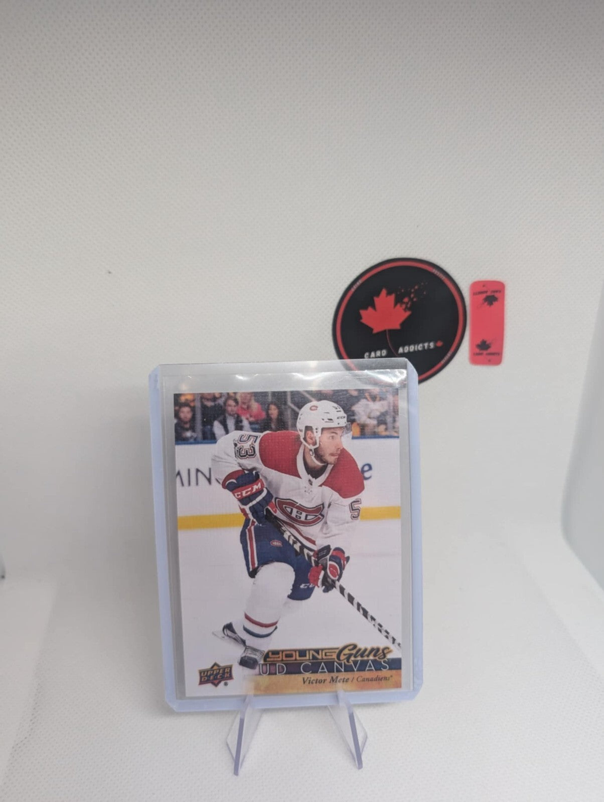 2017-18 Upper Deck Series 1 Canvas Young Guns Victor Mete C115
