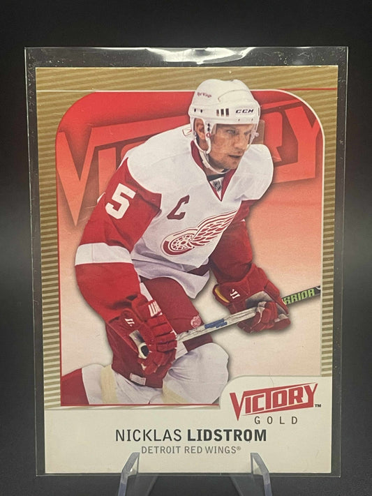 2009-10 Upper Deck Victory Gold Nicklas Lidstrom #69 HOF REF I