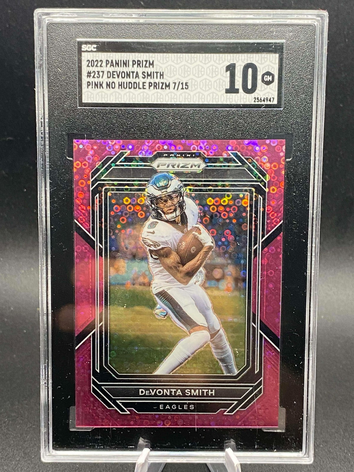 2022 PANINI PRIZM #237 DEVONTA SMITH NO HUDDLE PINK /15 SGC 10