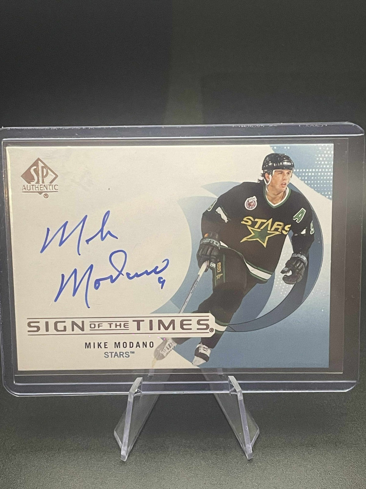 2021-22 SP Authentic Filip Gustavsson Future Watch Auto Retro RC /499