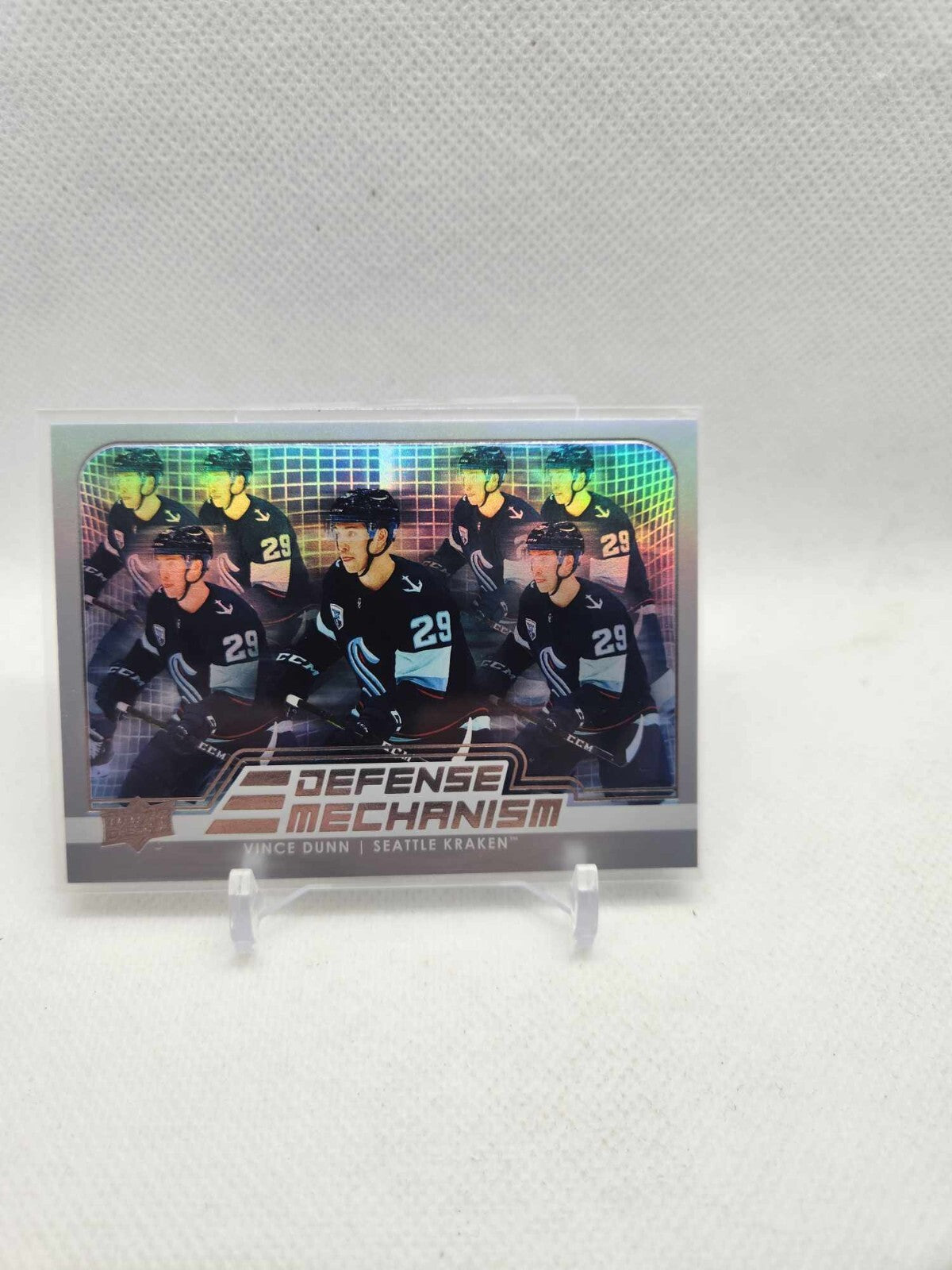 2022-23 Upper Deck - Defense Mechanism ! Vince Dunn