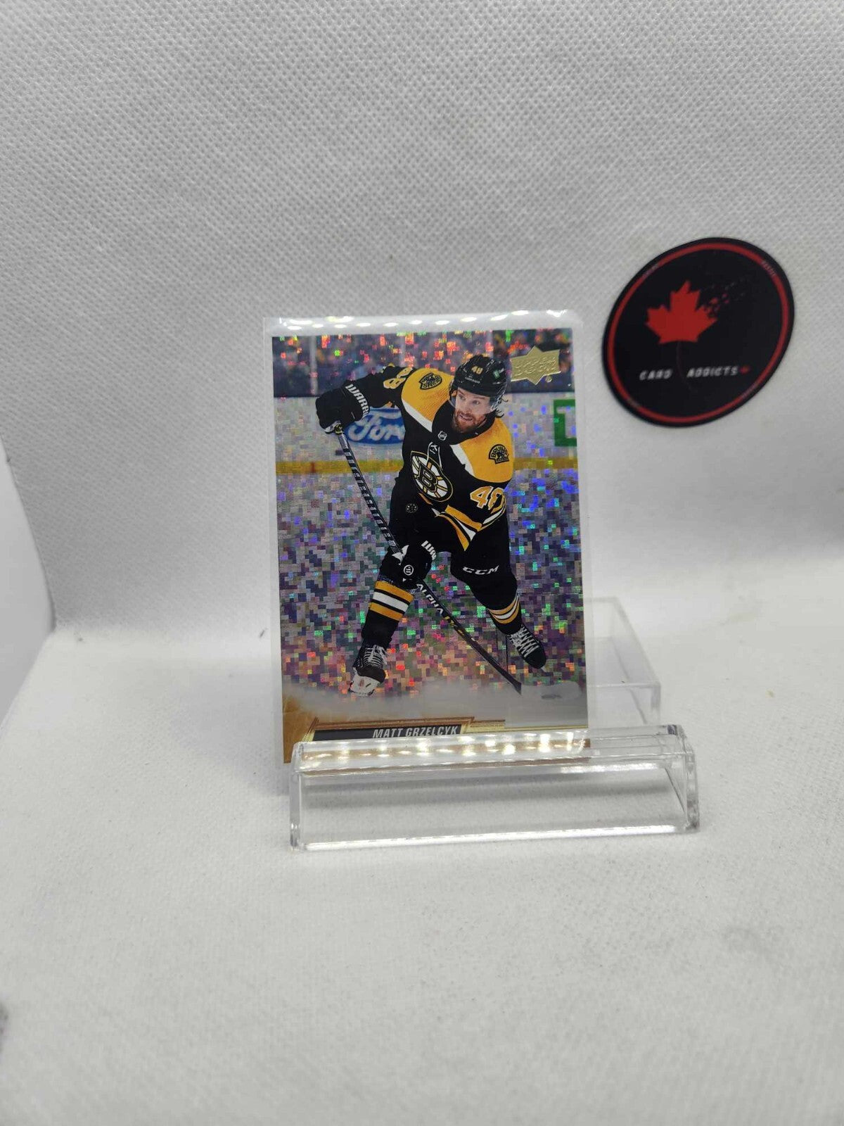 2022-23 Upper Deck Series 1 Speckled Rainbow Foil Matt Grzelcyk #14