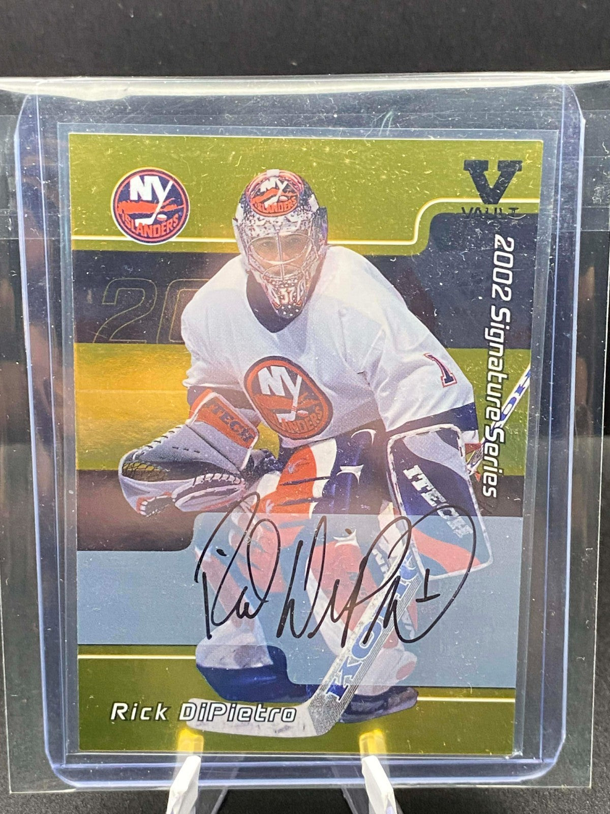 2001-02 ITG Be A Player Signature Series Vault Black Rick DiPietro #001 Auto