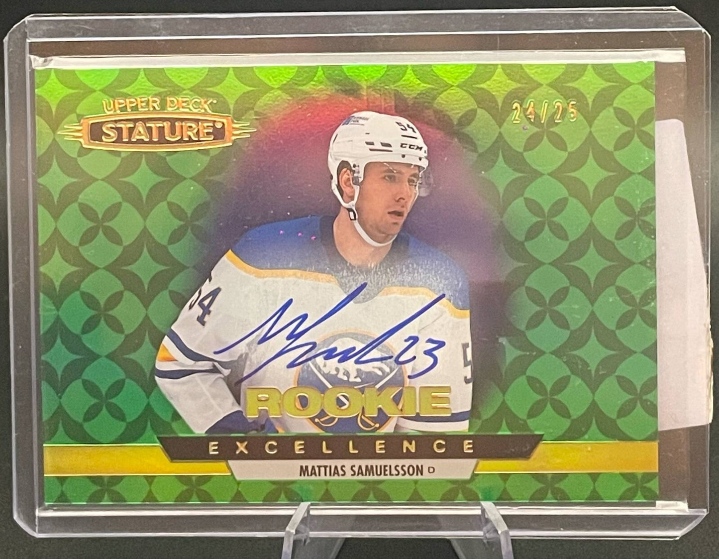 21-22 UD Stature Rookie Excellence Autographs Mattias Samuelsson Auto Green /25
