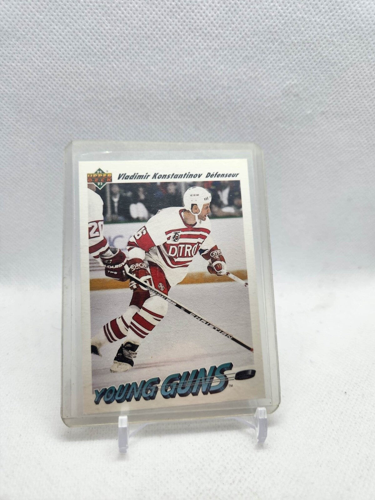 (1) VLAD KONSTANTINOV 1991-92 UPD # 594 YOUNG GUNS ROOKIE NM+ CARD