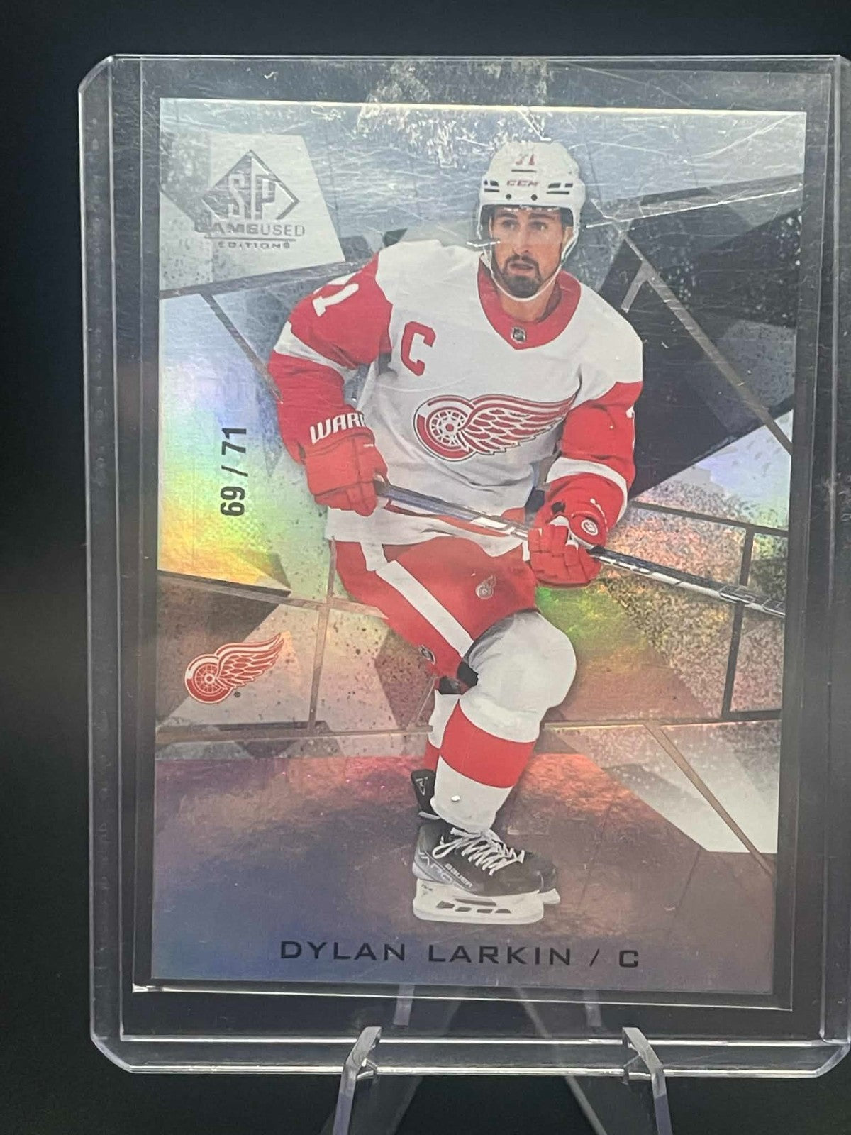 2021-22 Upper Deck SP Game Used /71 Dylan Larkin #35 True Base